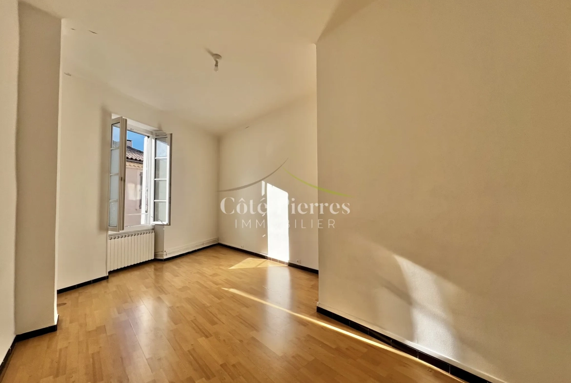 Appartement T4 lumineux avec garage à Nîmes, proche des allées Jean JAURES et des Arènes 