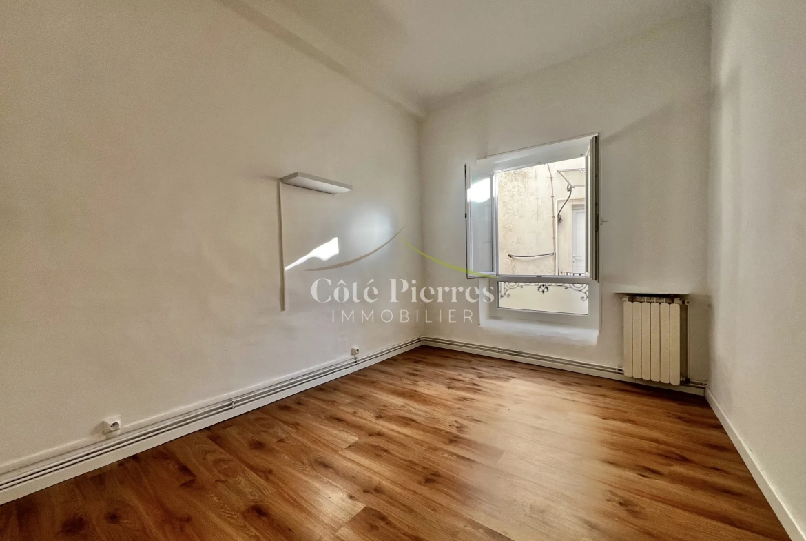 Appartement T4 lumineux avec garage à Nîmes, proche des allées Jean JAURES et des Arènes 