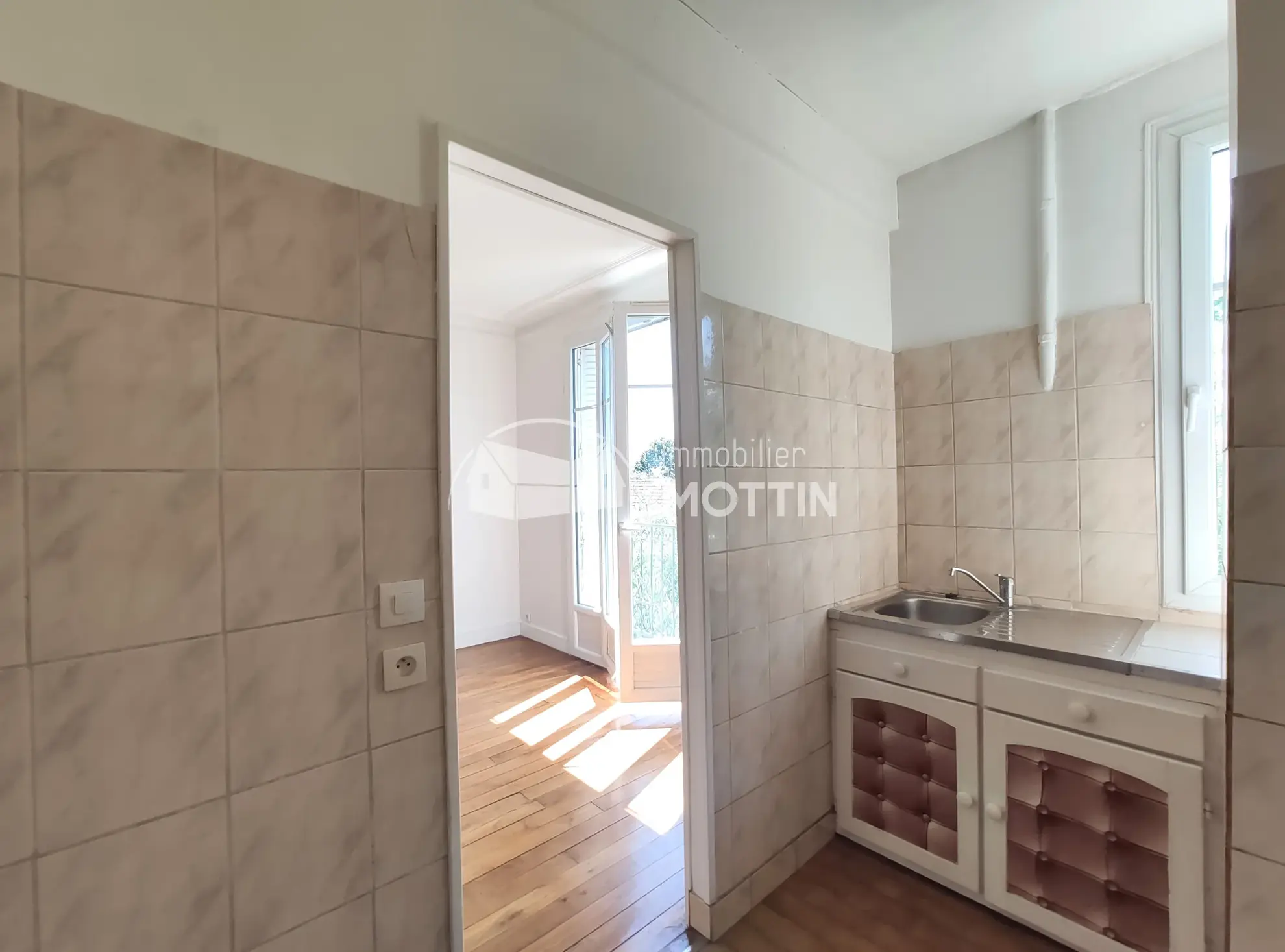Appartement 3 pièces à Vitry-sur-Seine proche RER C avec balcon et cave 