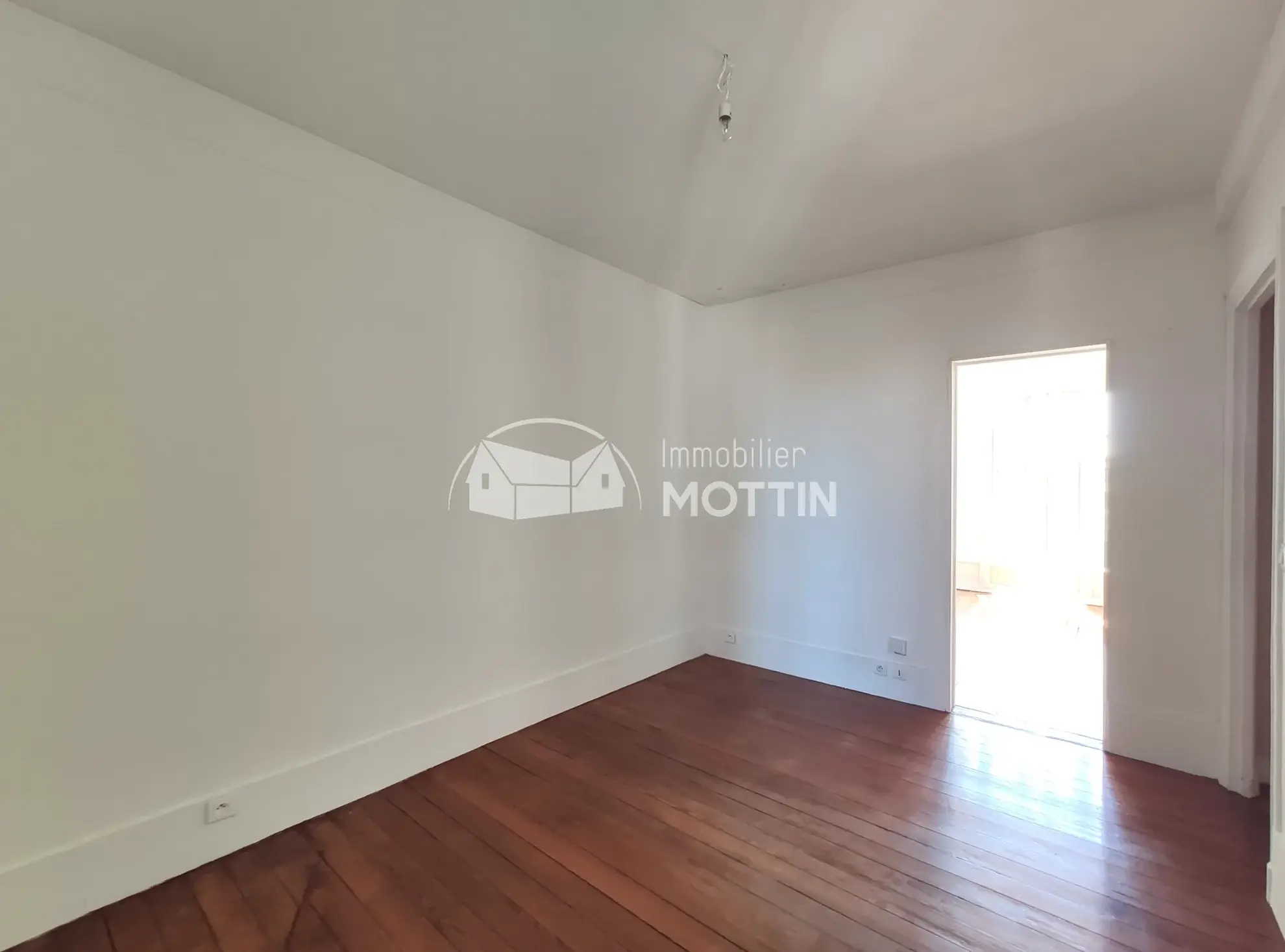 Appartement 3 pièces à Vitry-sur-Seine proche RER C avec balcon et cave 