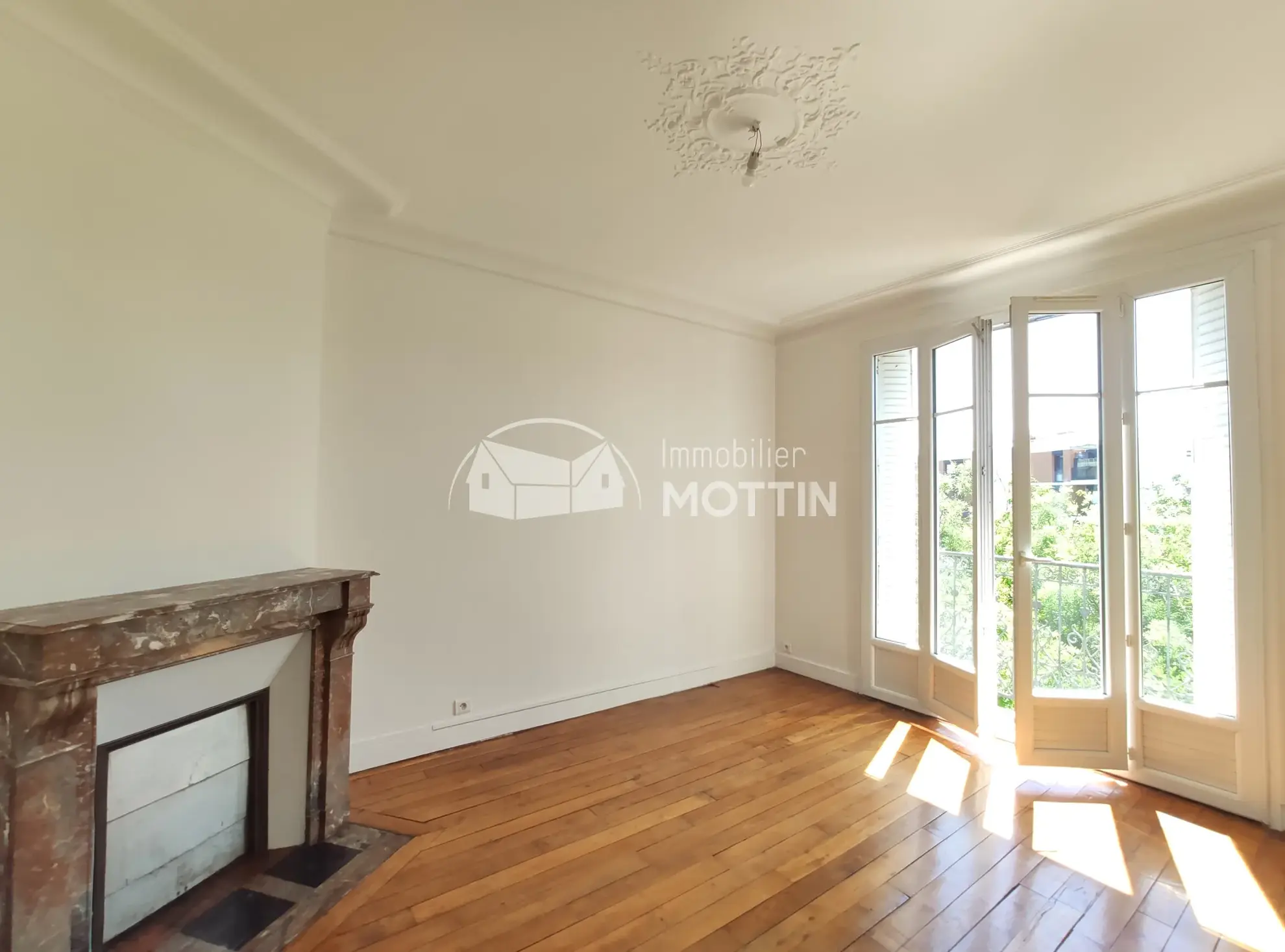 Appartement 3 pièces à Vitry-sur-Seine proche RER C avec balcon et cave 