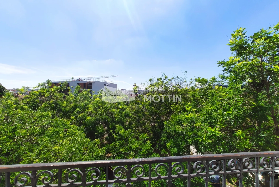 Appartement 3 pièces à Vitry-sur-Seine proche RER C avec balcon et cave 