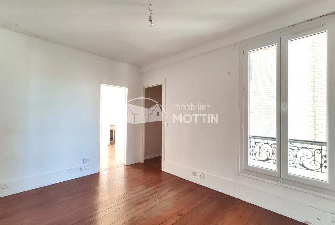 Appartement 3 pièces à Vitry-sur-Seine proche RER C avec balcon et cave 