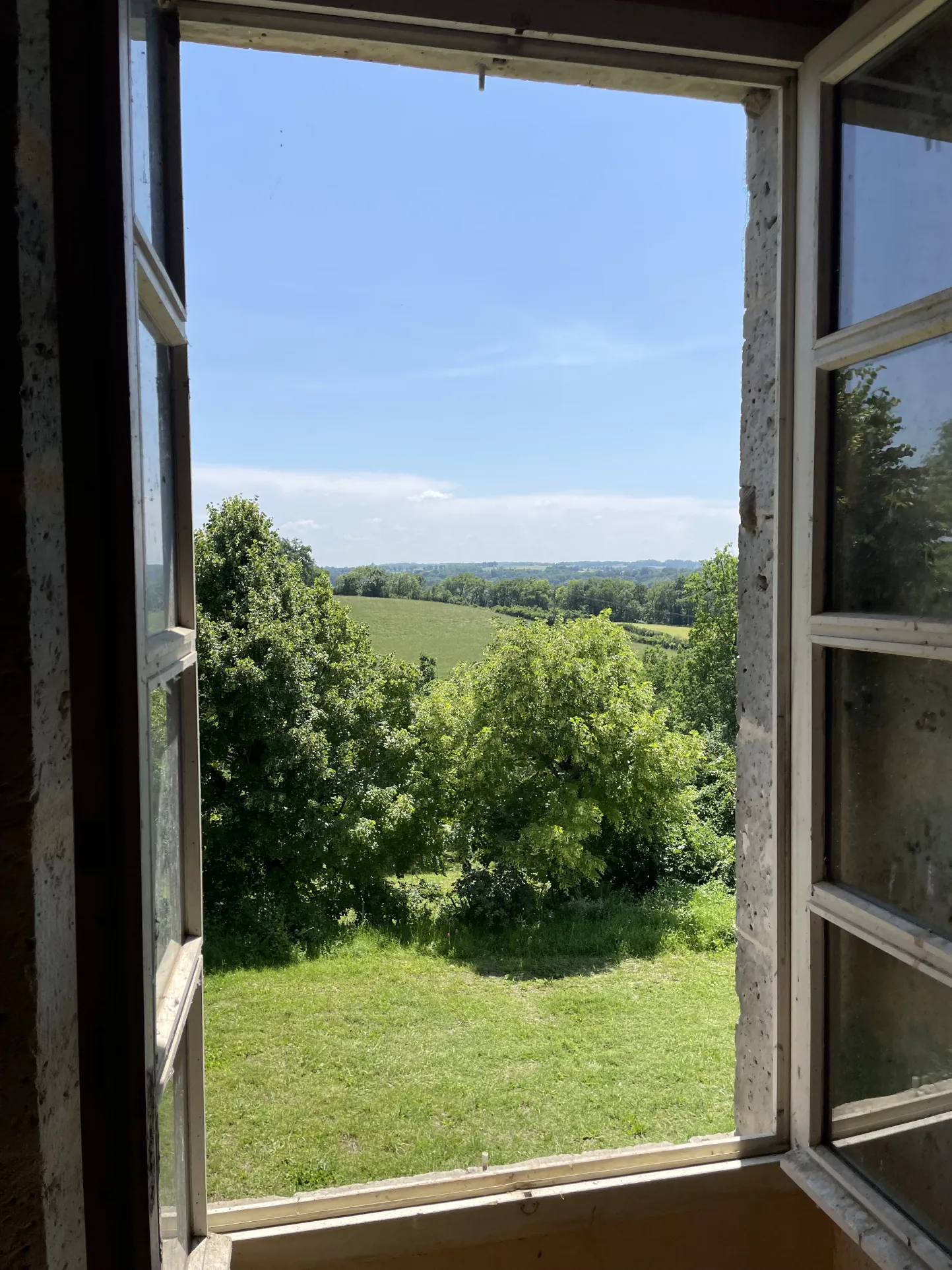 Charmante maison gasconne en pierre avec grand terrain à Moncrabeau 