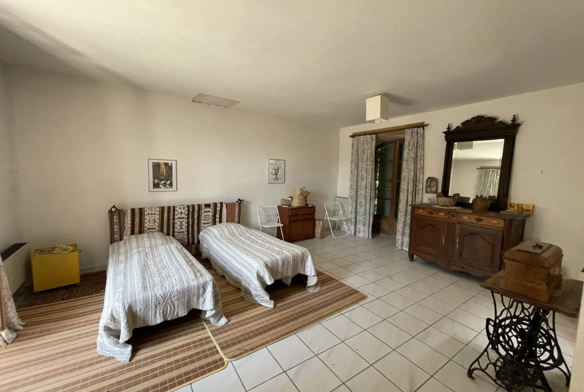 Charmante maison gasconne en pierre avec grand terrain à Moncrabeau 
