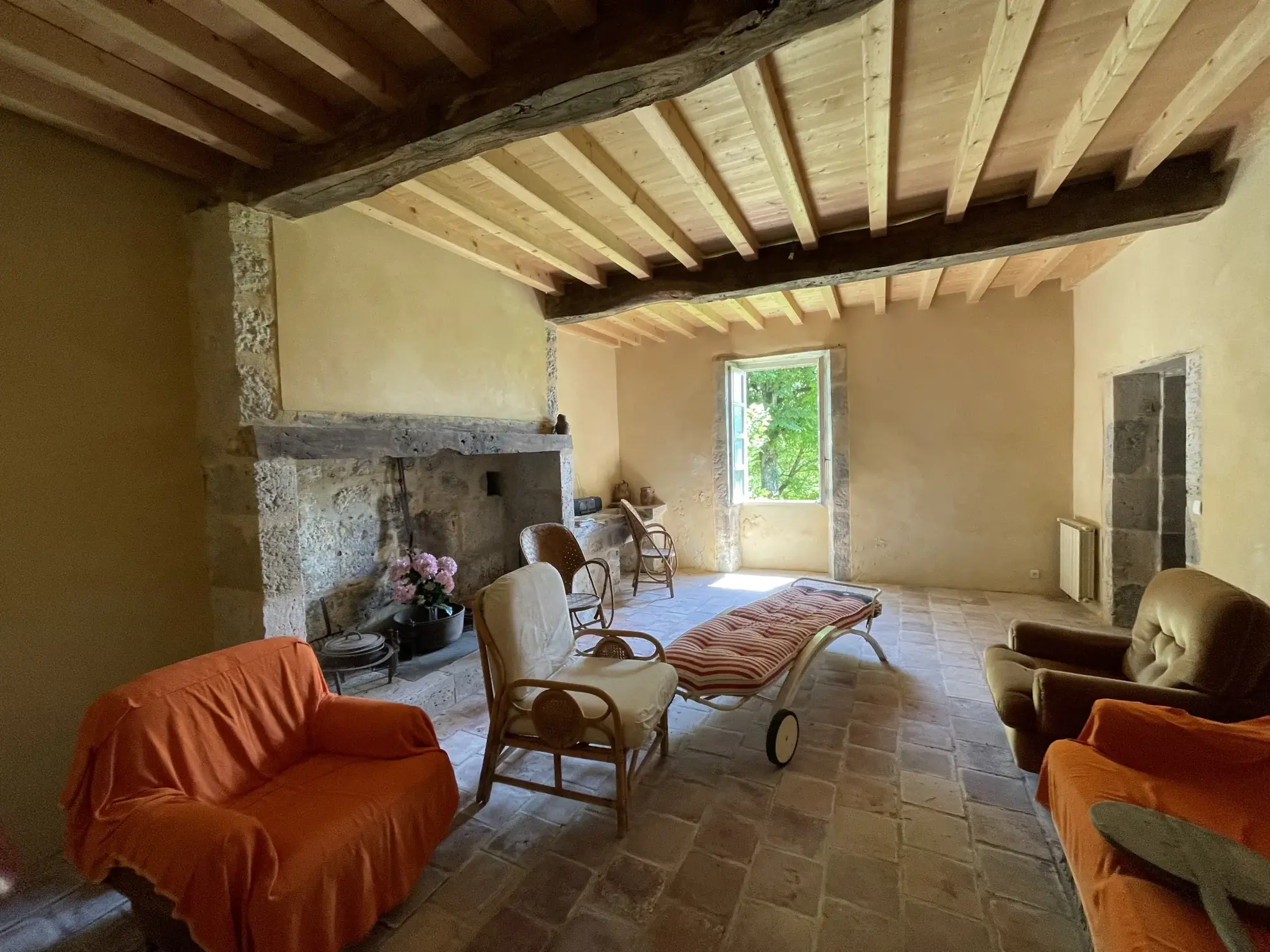 Charmante maison gasconne en pierre avec grand terrain à Moncrabeau 