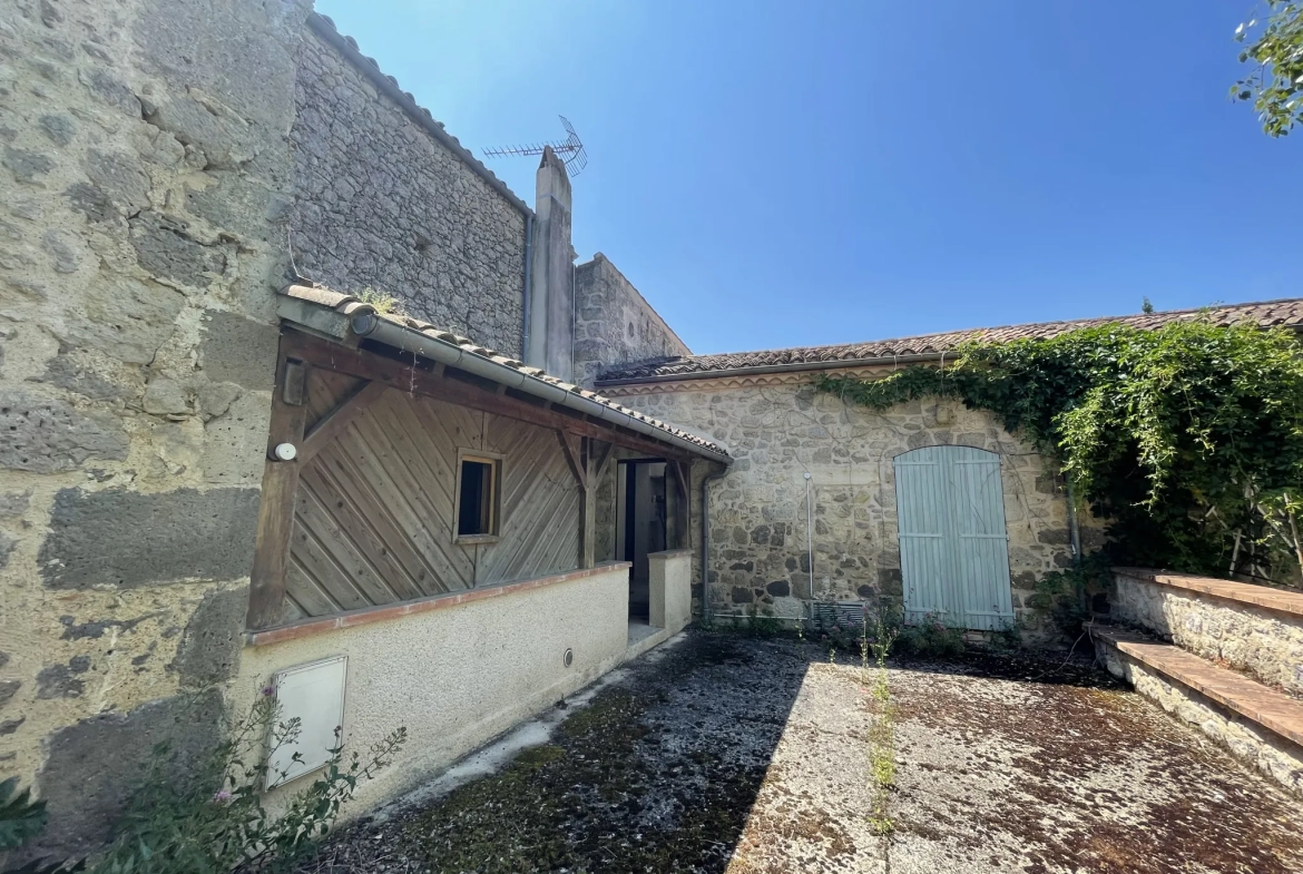 Charmante maison gasconne en pierre avec grand terrain à Moncrabeau 