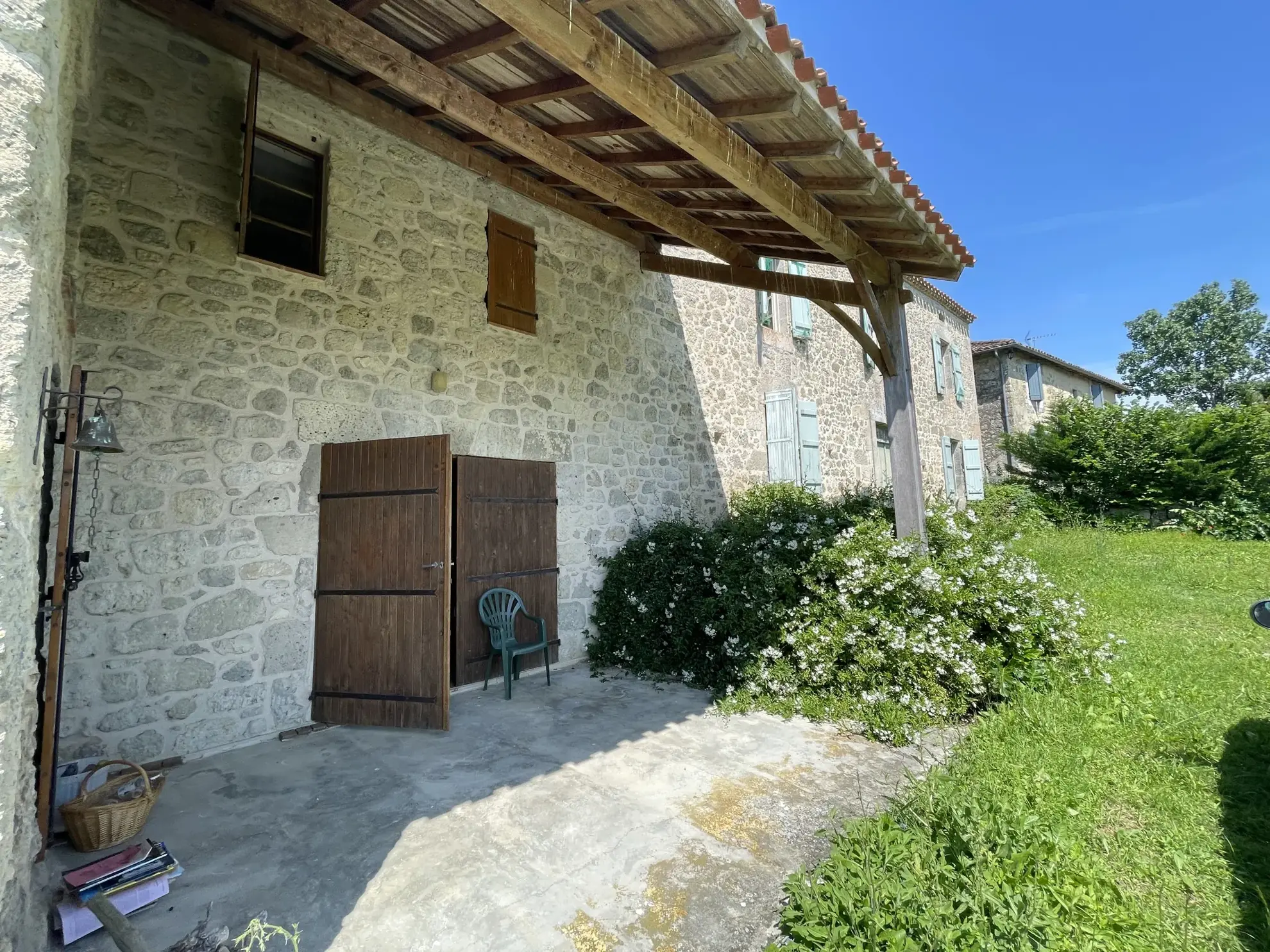 Charmante maison gasconne en pierre avec grand terrain à Moncrabeau 