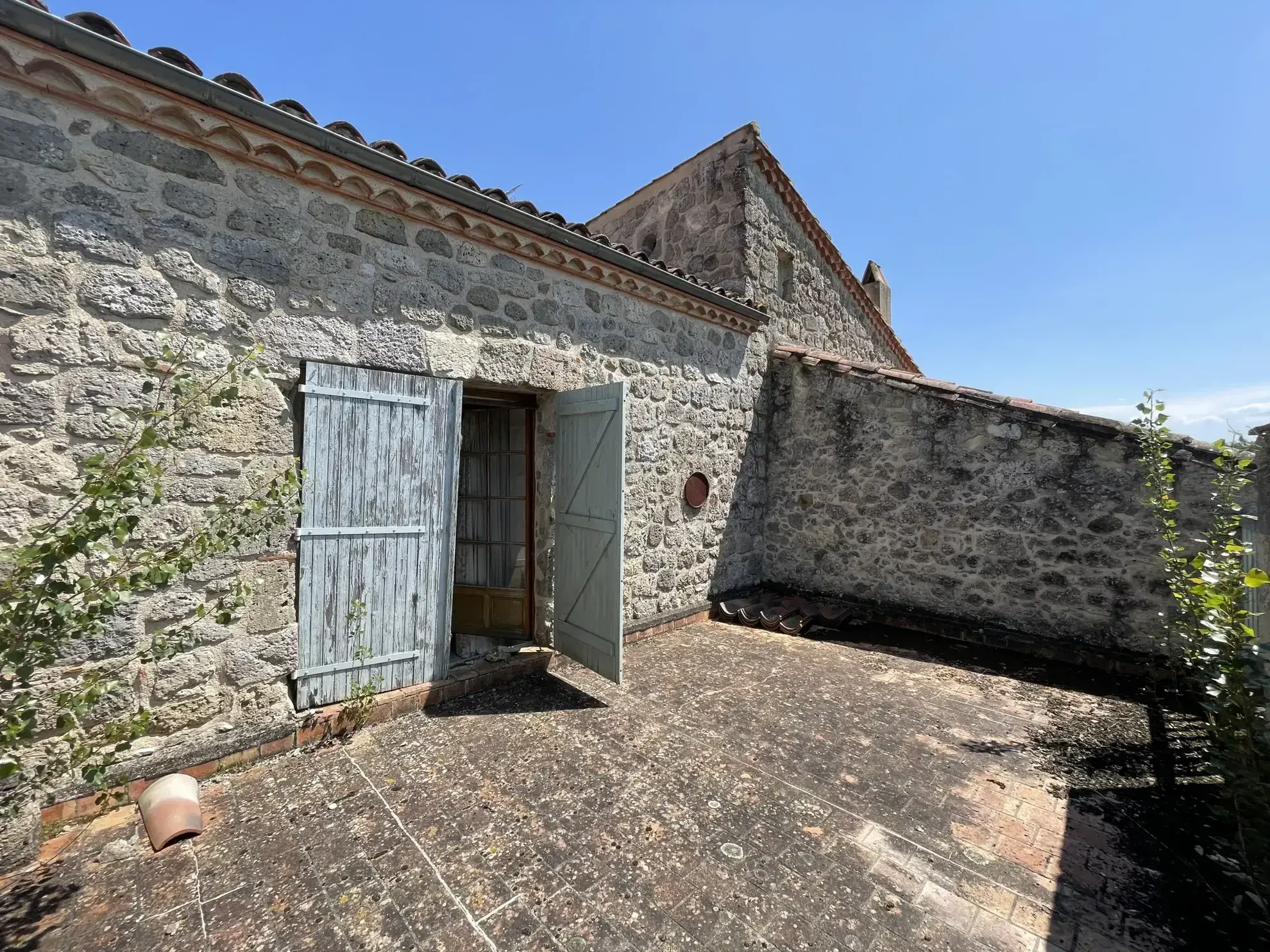 Charmante maison gasconne en pierre avec grand terrain à Moncrabeau 