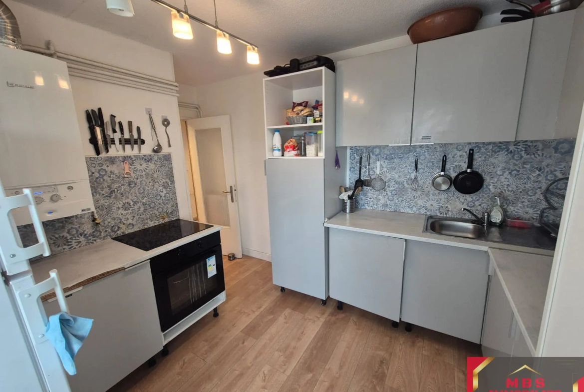 Appartement t5 lumineux avec balcon à Perpignan proximité université 
