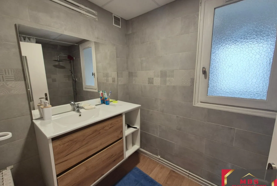Appartement t5 lumineux avec balcon à Perpignan proximité université 