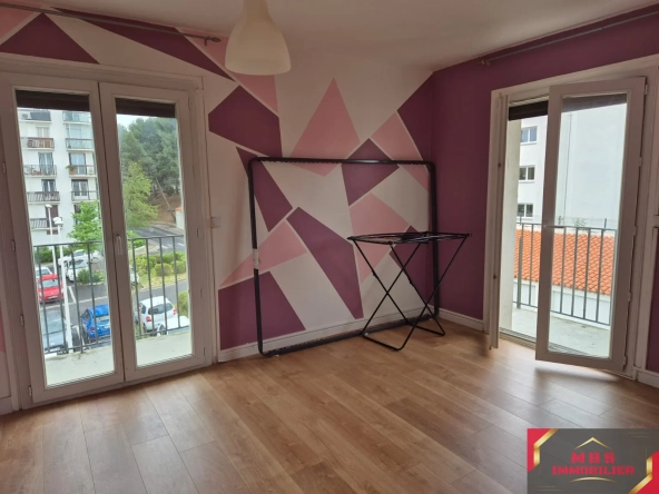 Appartement t5 lumineux avec balcon à Perpignan proximité université 