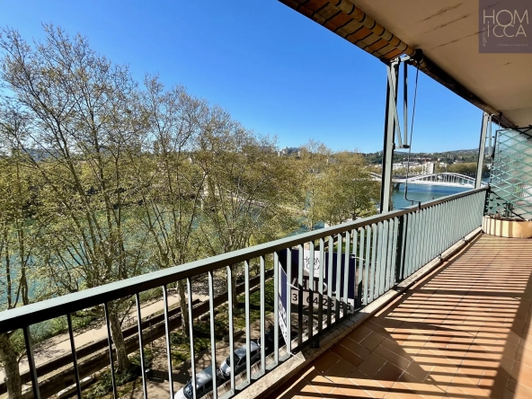 A vendre Grand T2 avec vue panoramique sur la Saône à Lyon 4e quai Joseph Gillet 