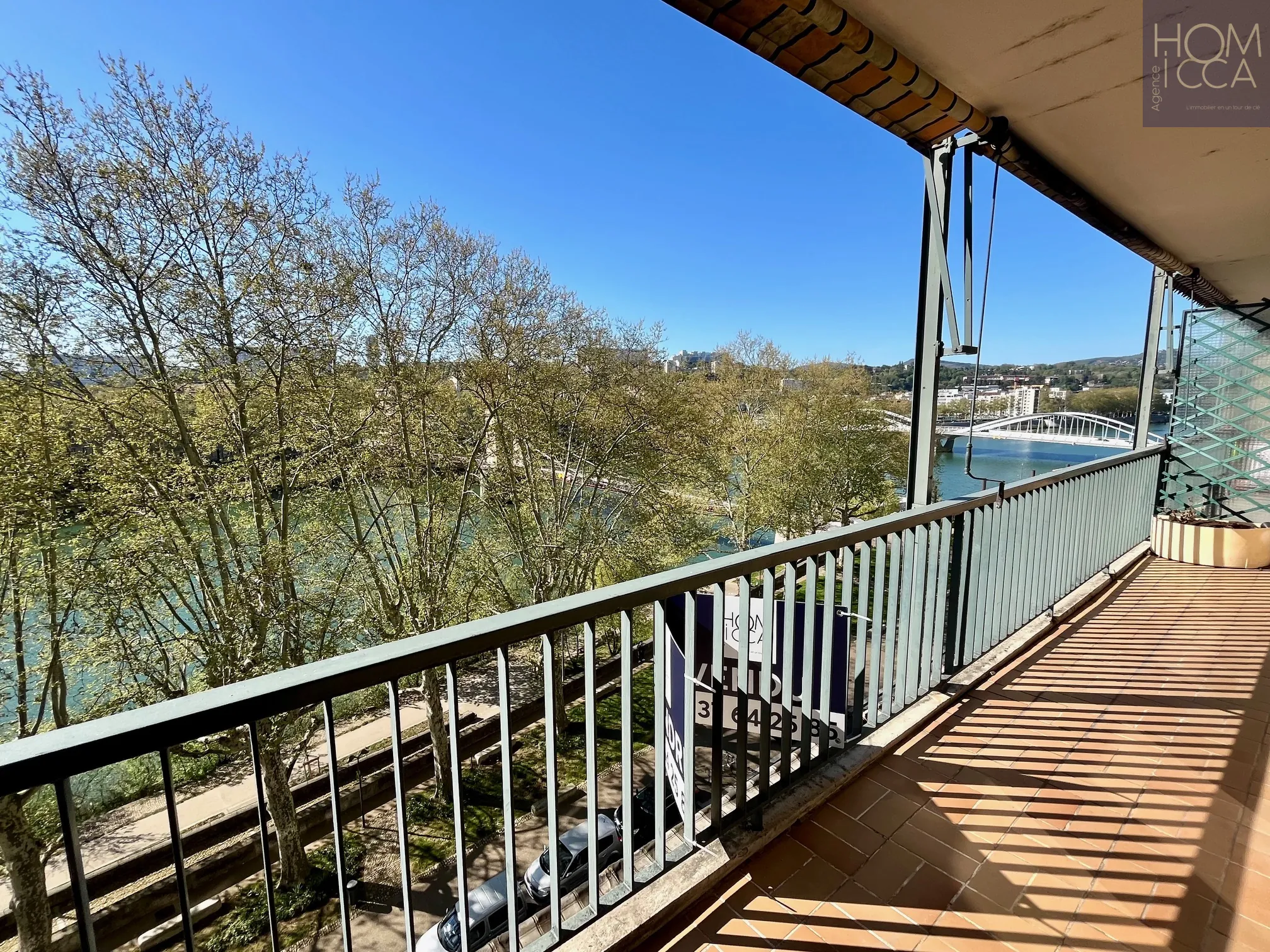 A vendre Grand T2 avec vue panoramique sur la Saône à Lyon 4e quai Joseph Gillet 