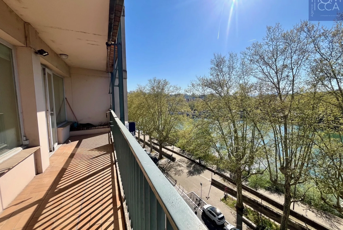 A vendre Grand T2 avec vue panoramique sur la Saône à Lyon 4e quai Joseph Gillet 