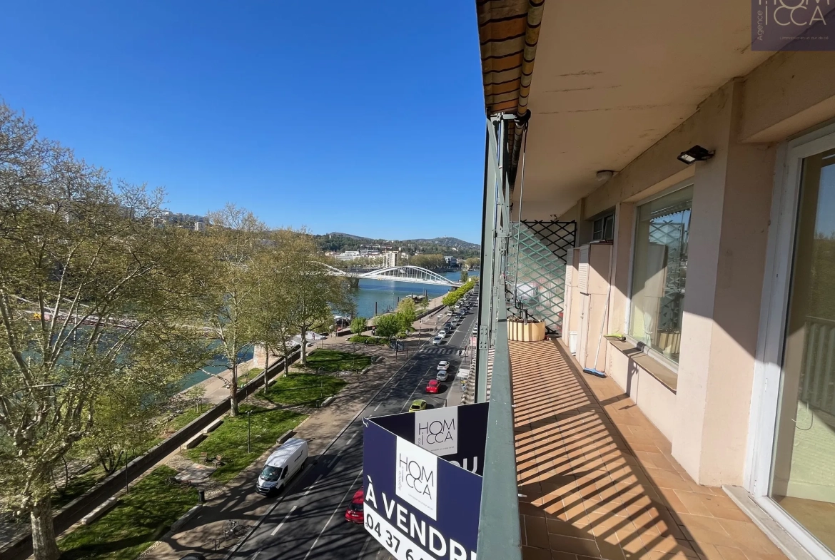 A vendre Grand T2 avec vue panoramique sur la Saône à Lyon 4e quai Joseph Gillet 
