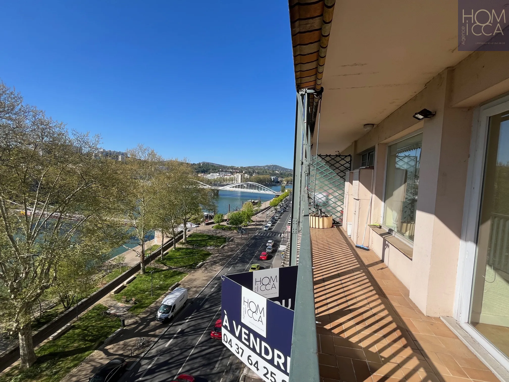 A vendre Grand T2 avec vue panoramique sur la Saône à Lyon 4e quai Joseph Gillet 