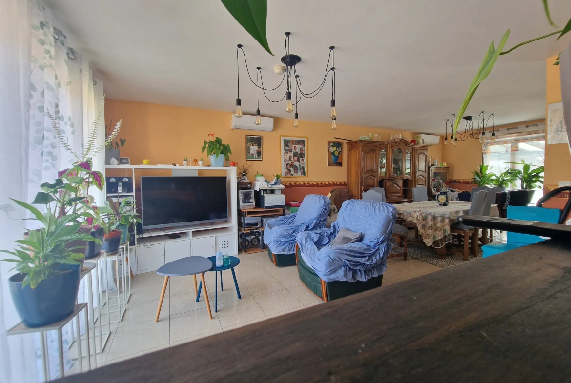 Maison de plain-pied de 100 m² avec grand jardin à Saint Aubin des Chateaux 