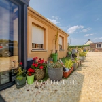 Maison de plain-pied de 100 m² avec grand jardin à Saint Aubin des Chateaux