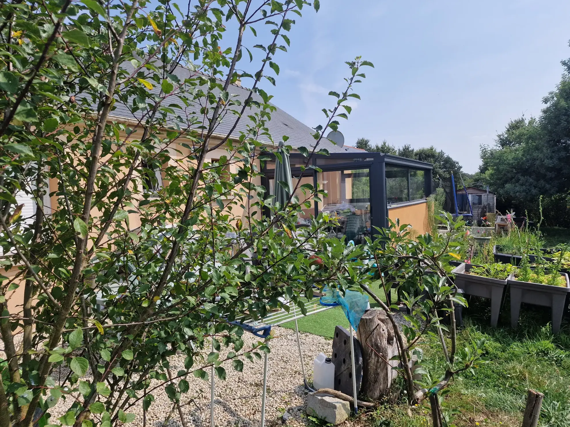 Maison de plain-pied de 100 m² avec grand jardin à Saint Aubin des Chateaux 