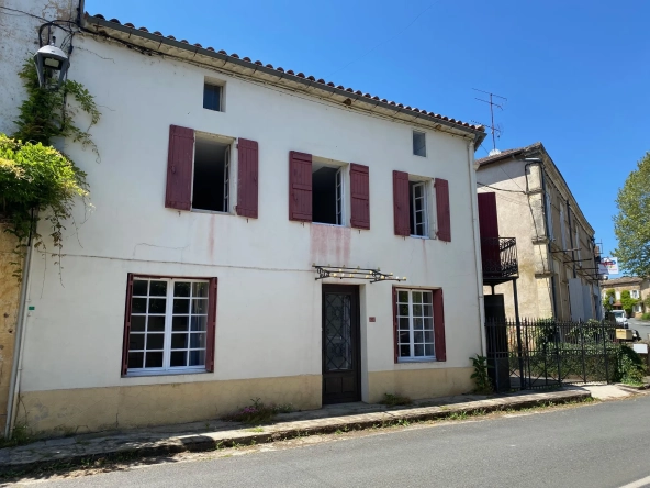 Maison familiale de 200 m² avec dépendance à Lacapelle Biron, village avec commerces