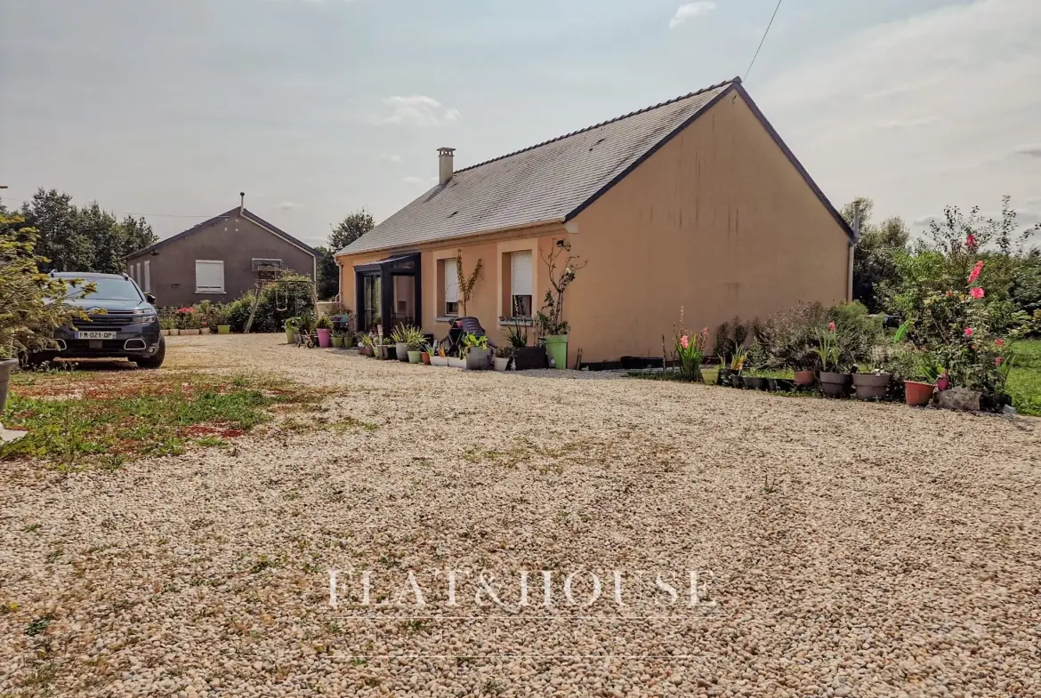 Maison de plain-pied de 100 m² avec grand jardin à Saint Aubin des Chateaux 
