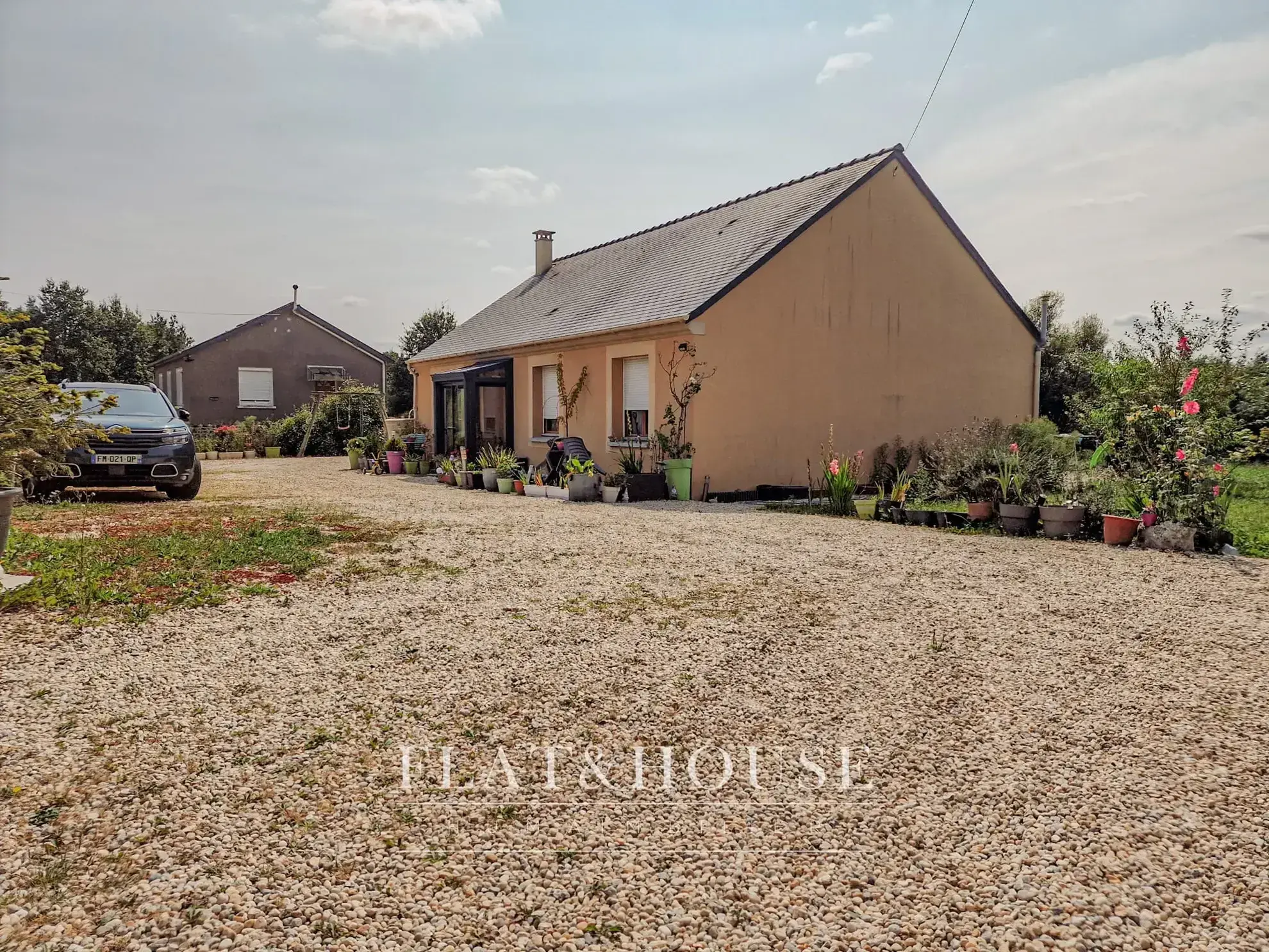 Maison de plain-pied de 100 m² avec grand jardin à Saint Aubin des Chateaux 