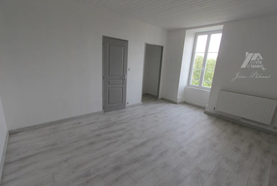 Superbe maison bourgeoise rénovée de 1850 à Coulonges-sur-l'Autize avec grand terrain 