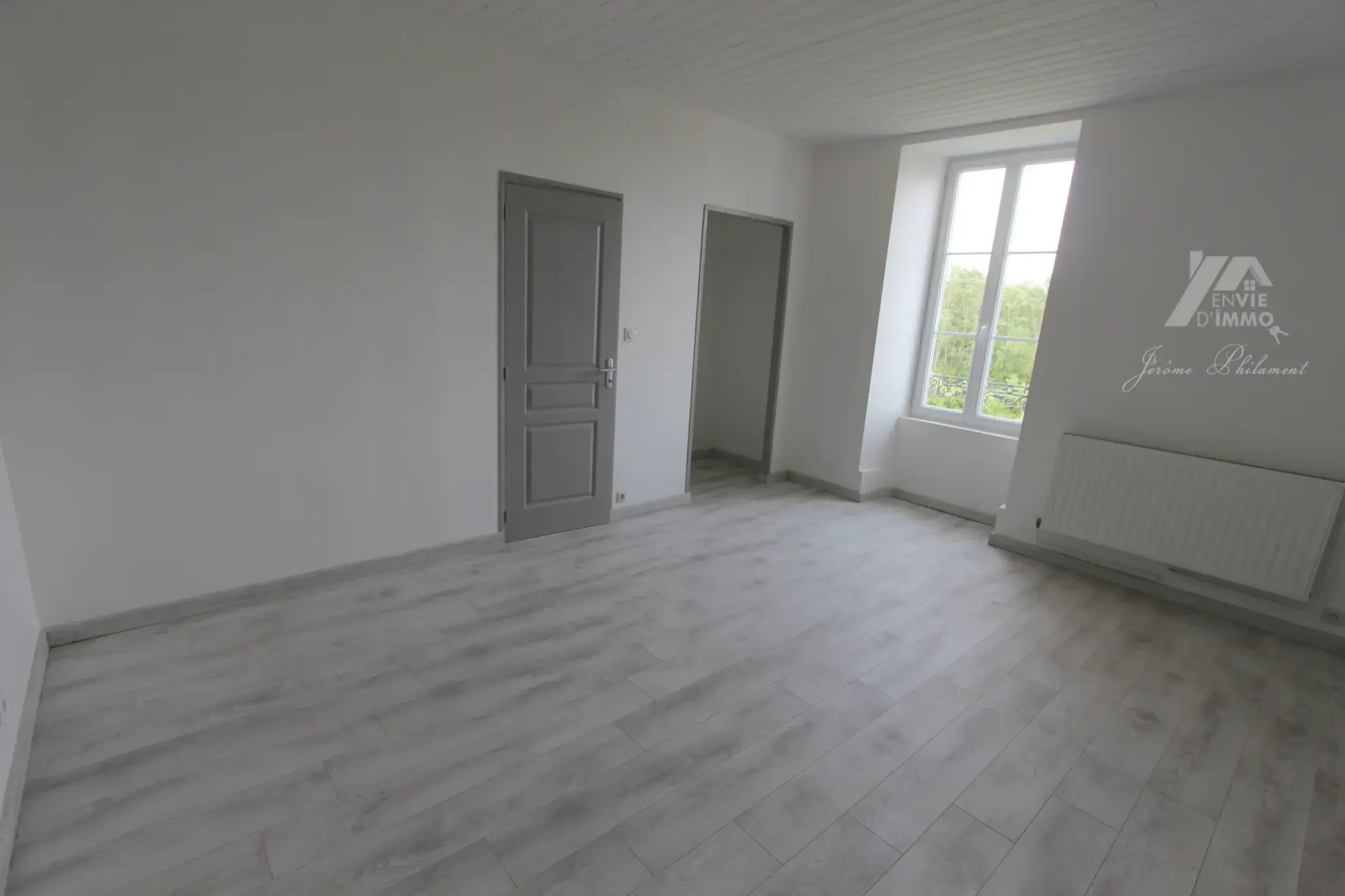 Superbe maison bourgeoise rénovée de 1850 à Coulonges-sur-l'Autize avec grand terrain 