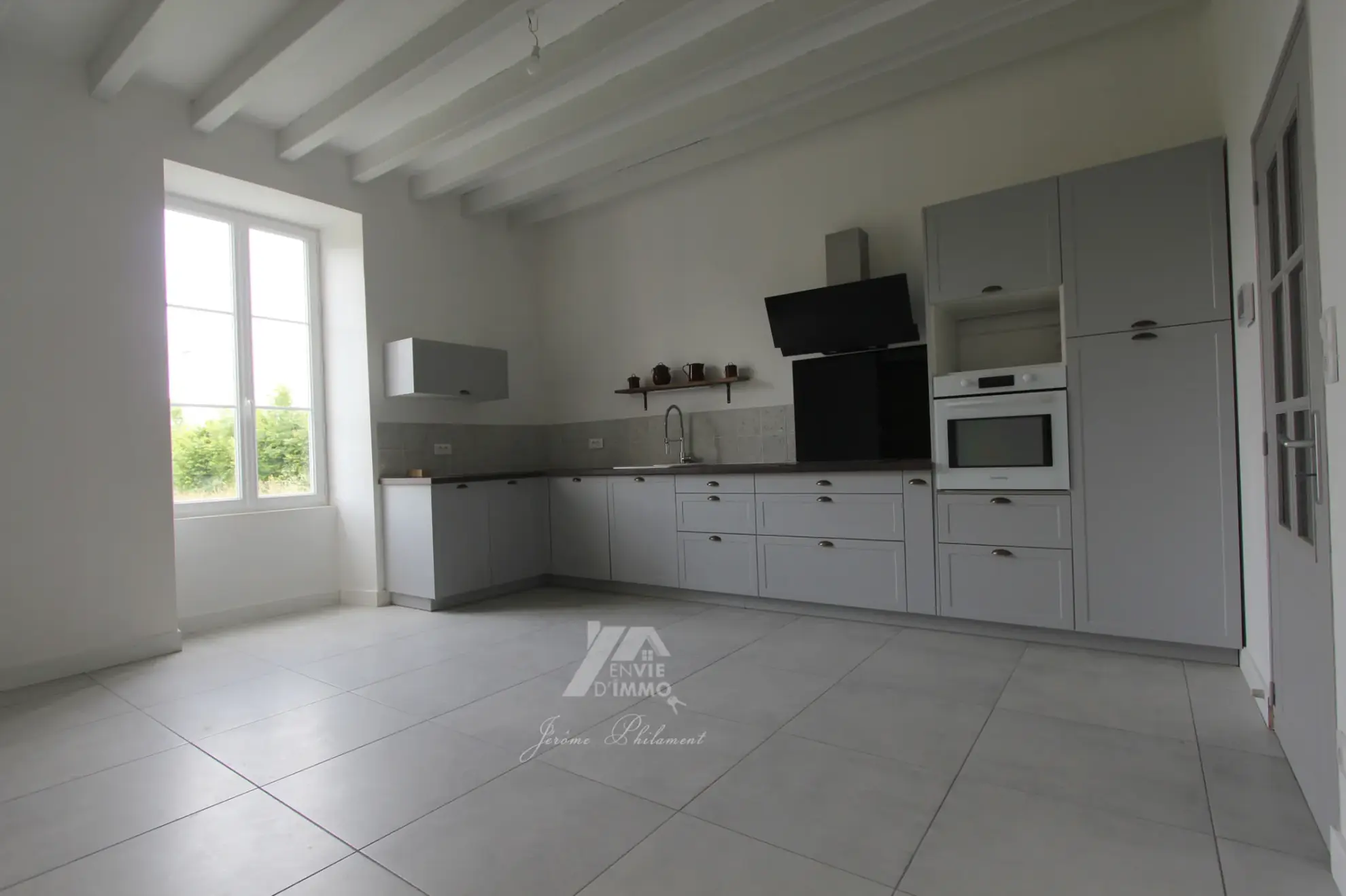 Superbe maison bourgeoise rénovée de 1850 à Coulonges-sur-l'Autize avec grand terrain 