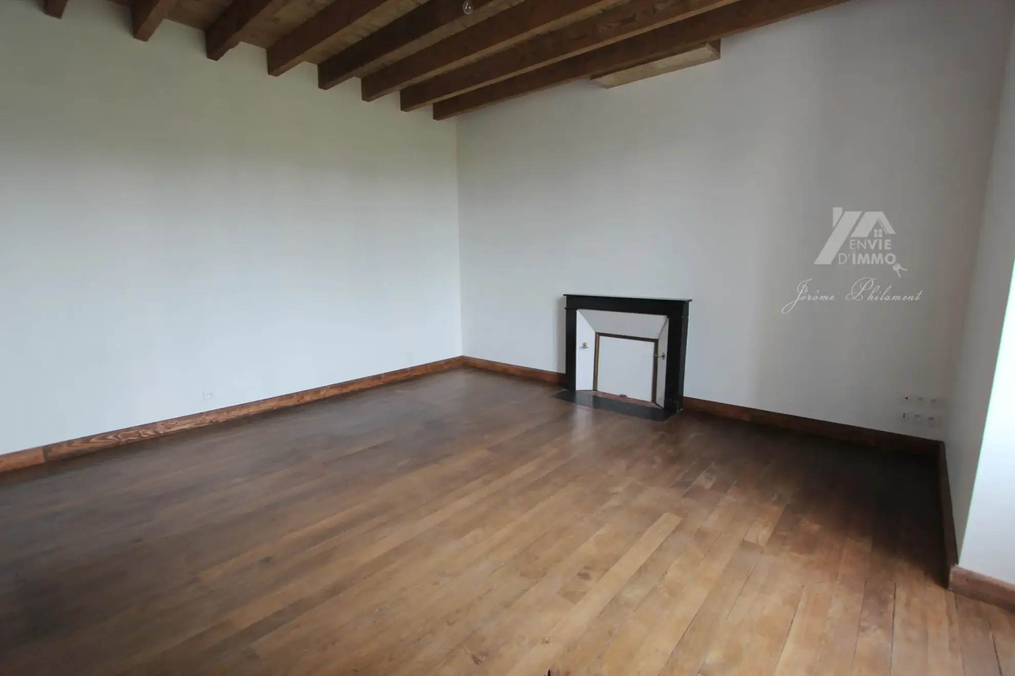 Superbe maison bourgeoise rénovée de 1850 à Coulonges-sur-l'Autize avec grand terrain 