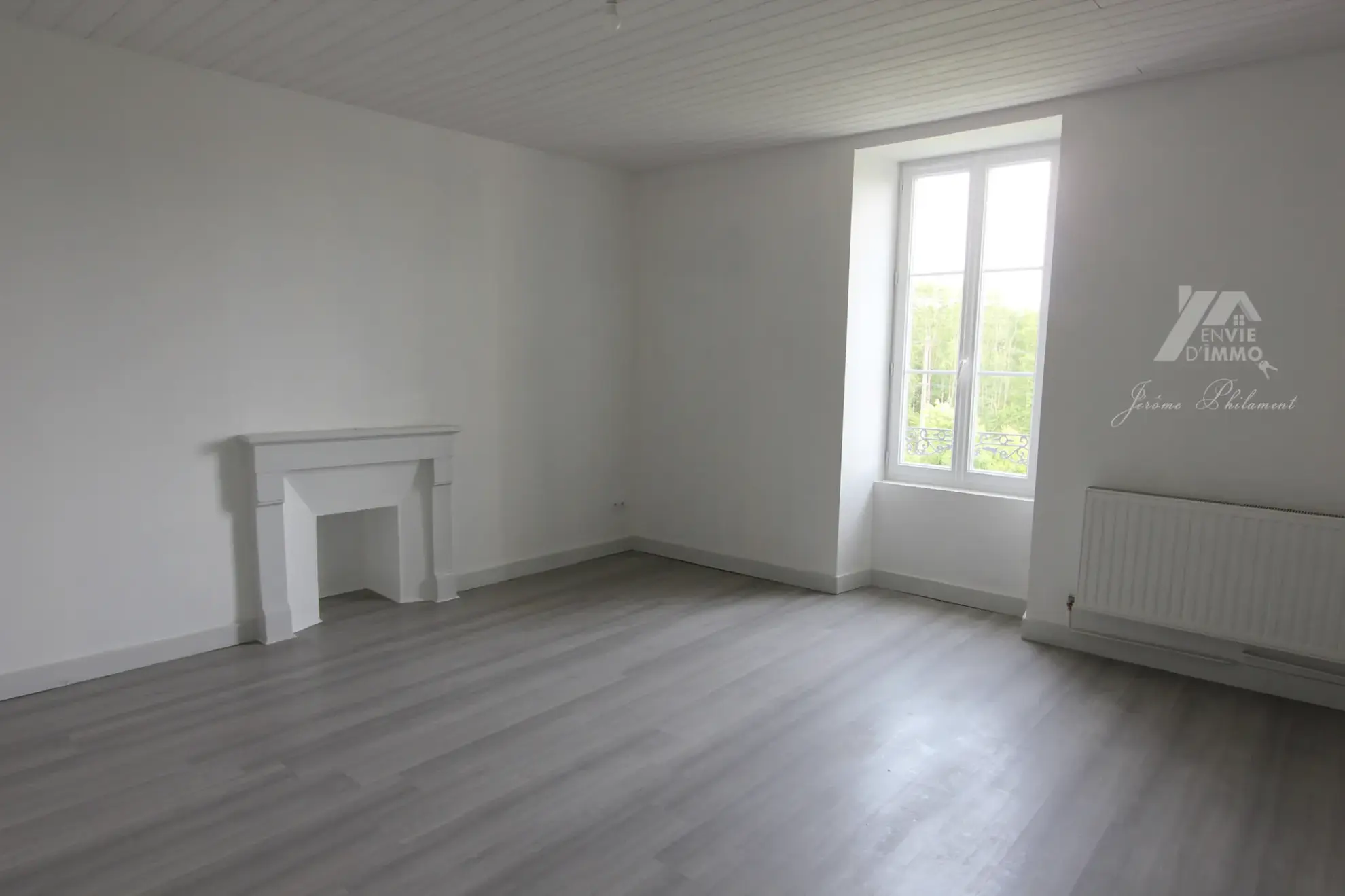Superbe maison bourgeoise rénovée de 1850 à Coulonges-sur-l'Autize avec grand terrain 