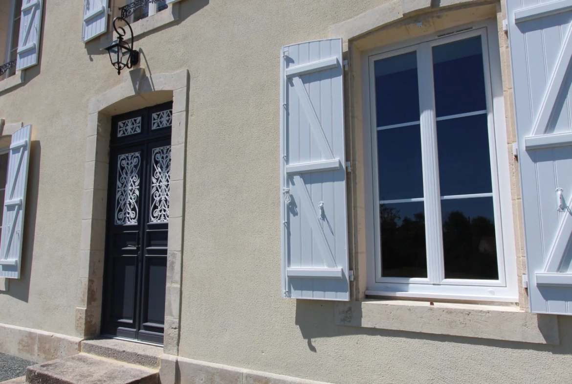 Superbe maison bourgeoise rénovée de 1850 à Coulonges-sur-l'Autize avec grand terrain 