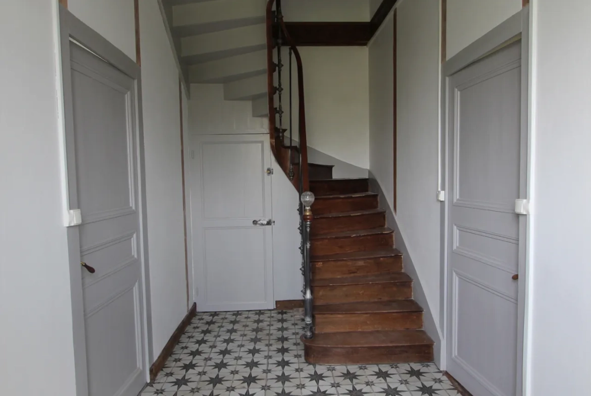 Superbe maison bourgeoise rénovée de 1850 à Coulonges-sur-l'Autize avec grand terrain 