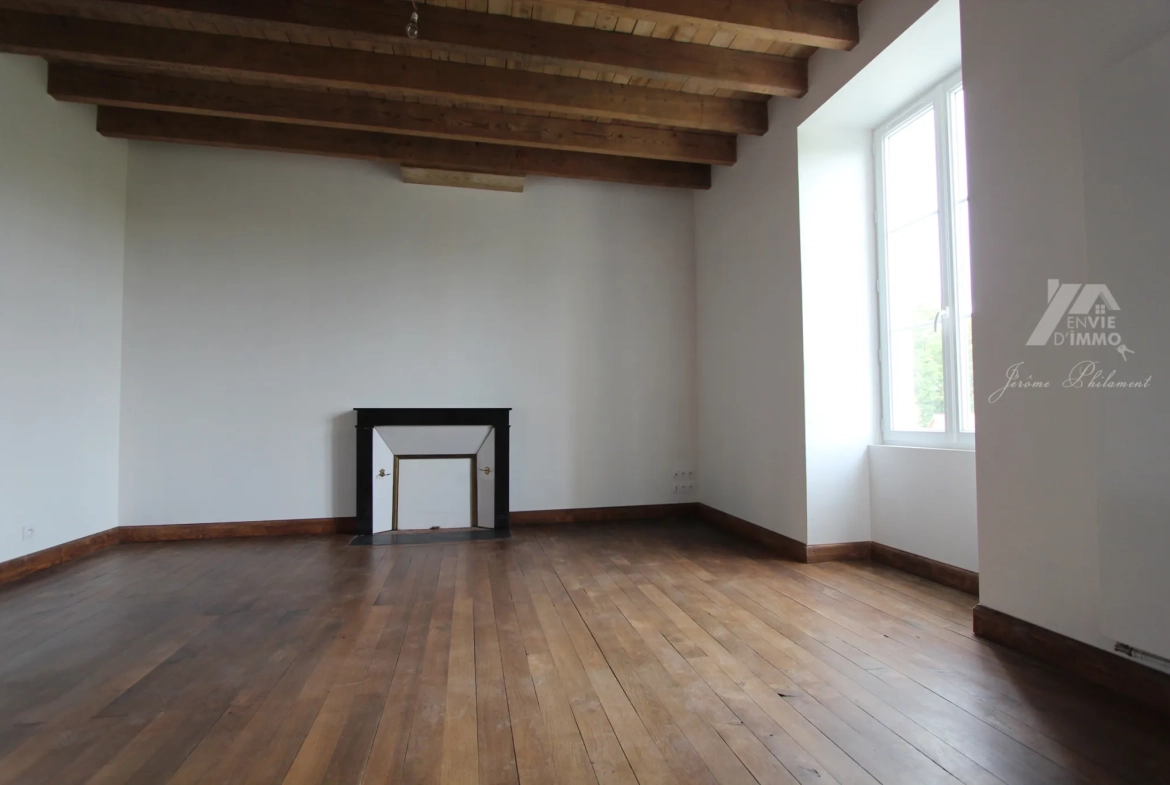 Superbe maison bourgeoise rénovée de 1850 à Coulonges-sur-l'Autize avec grand terrain 