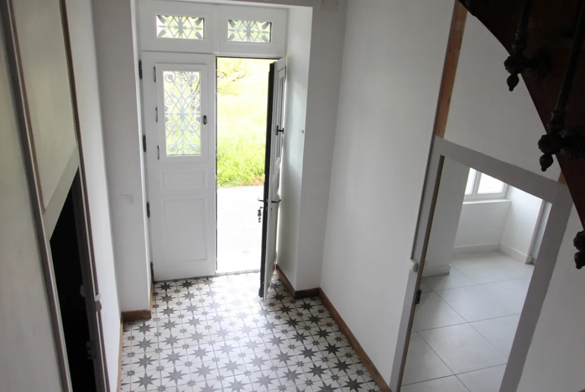 Superbe maison bourgeoise rénovée de 1850 à Coulonges-sur-l'Autize avec grand terrain 