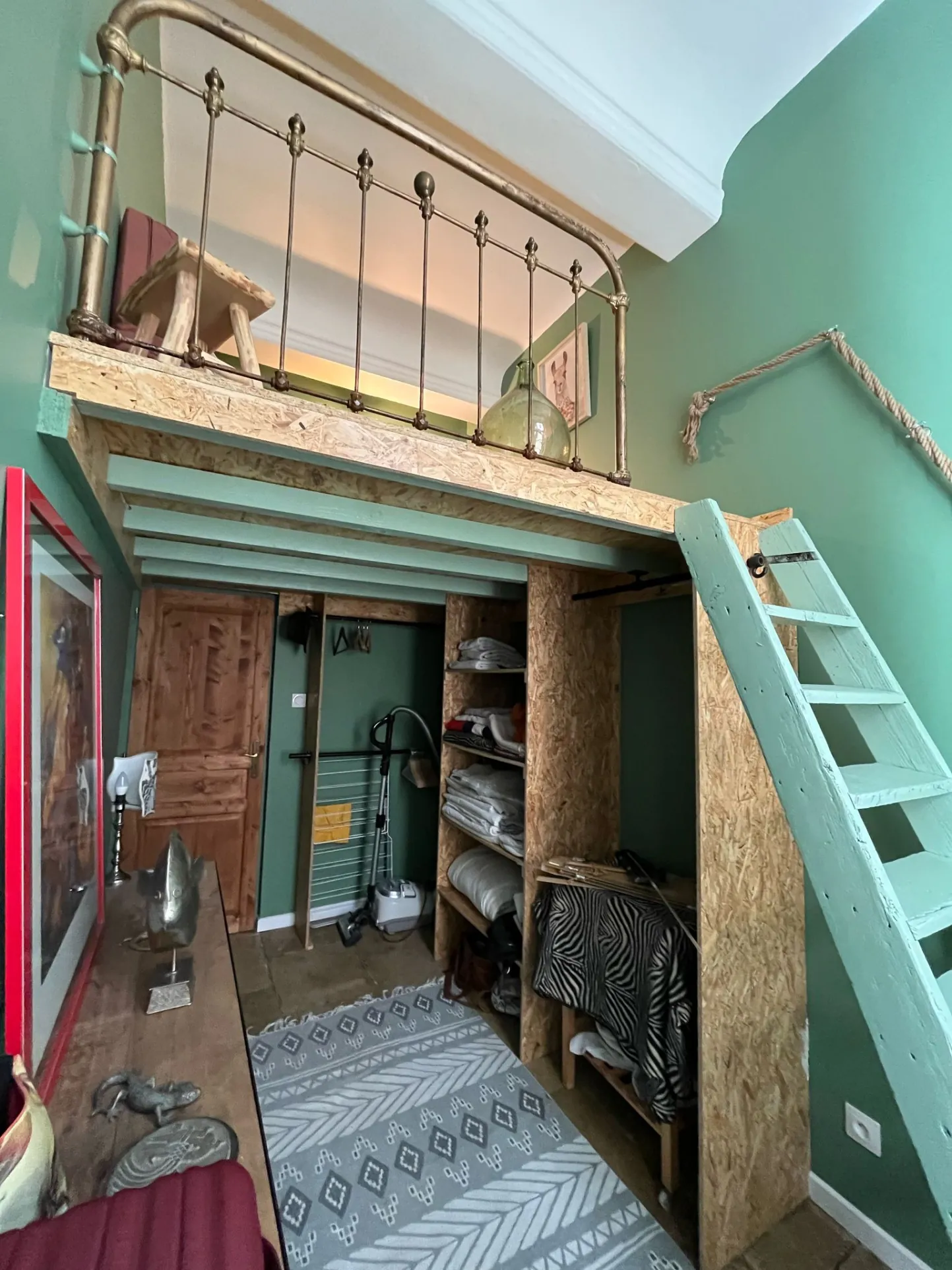 Appartement de charme de 68 m² au centre de Nîmes, Écusson 