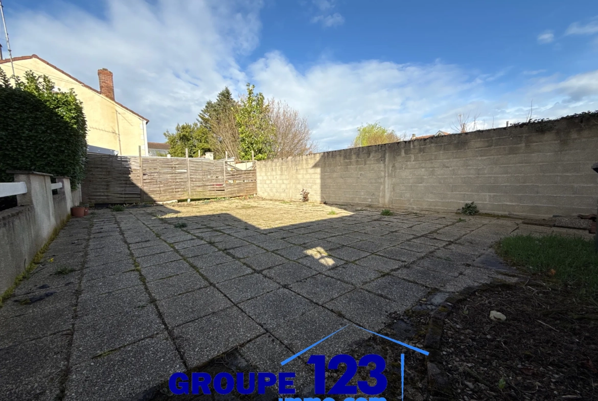 Appartement 5 pièces avec cour privée et garage à Auxerre 