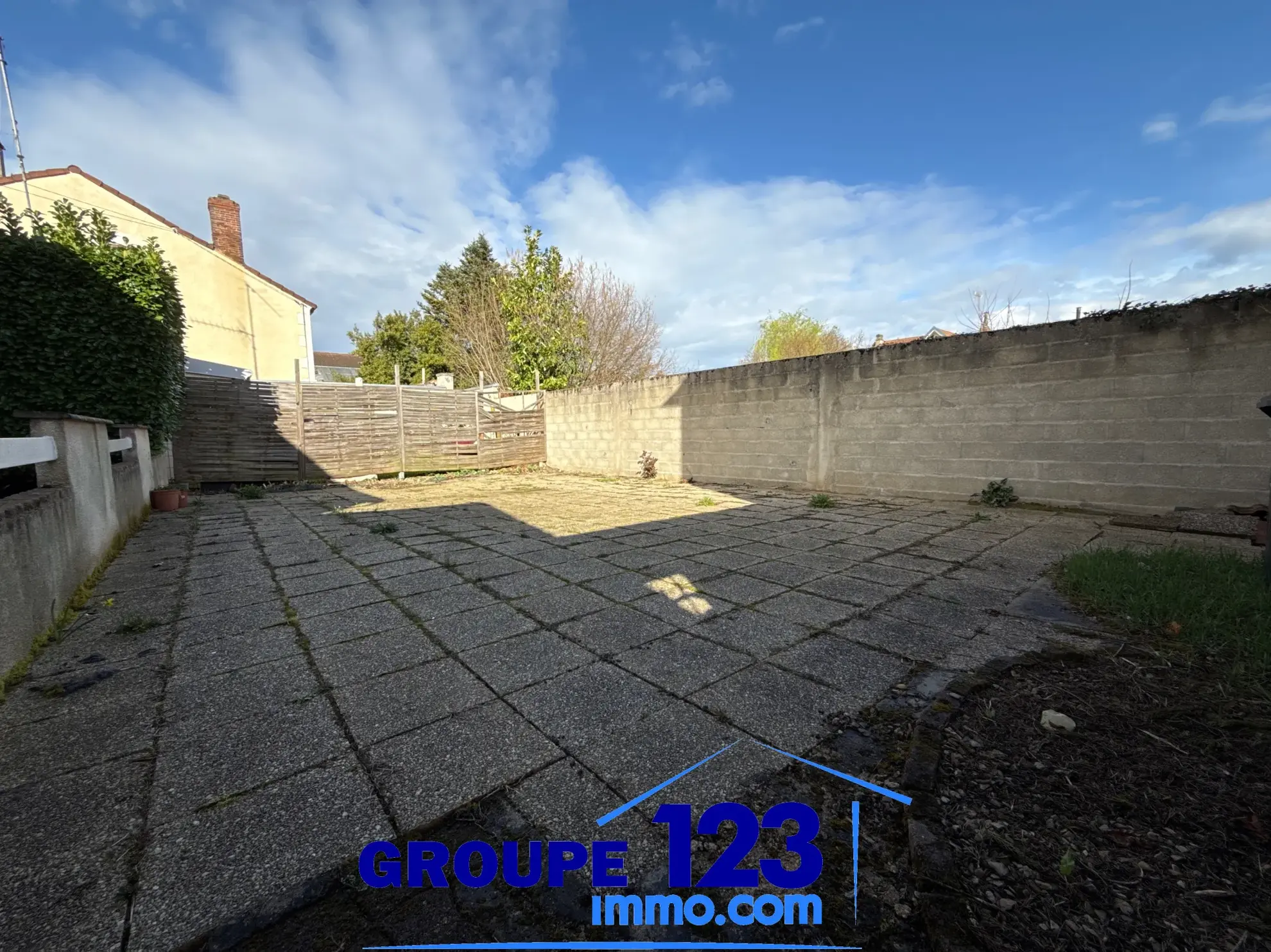 Appartement 5 pièces avec cour privée et garage à Auxerre 