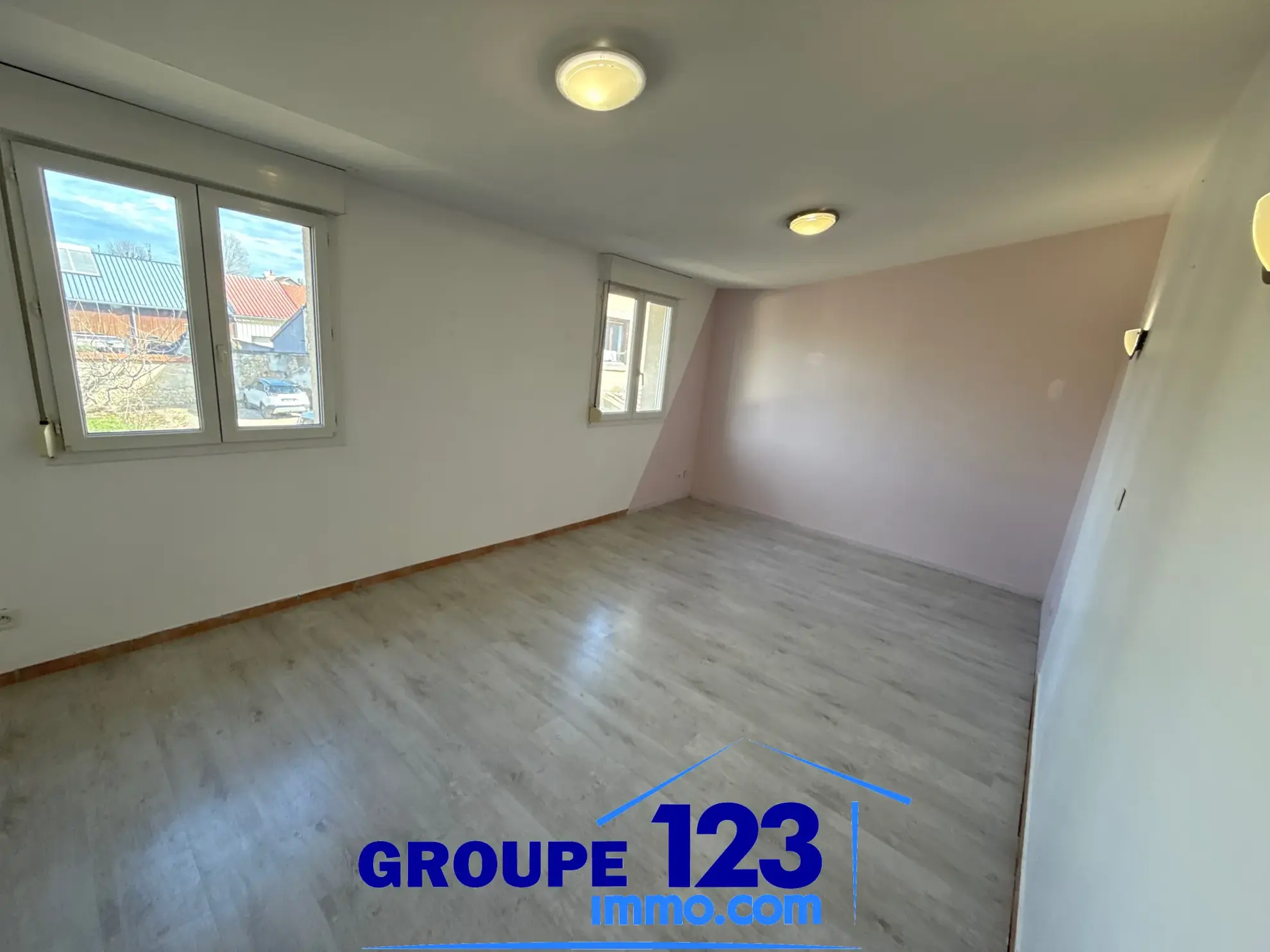 Appartement 5 pièces avec cour privée et garage à Auxerre 