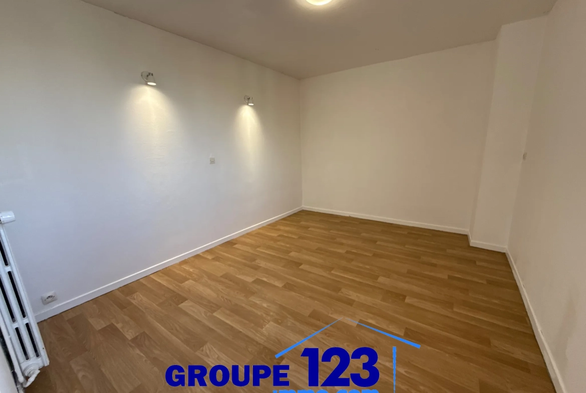 Appartement 5 pièces avec cour privée et garage à Auxerre 