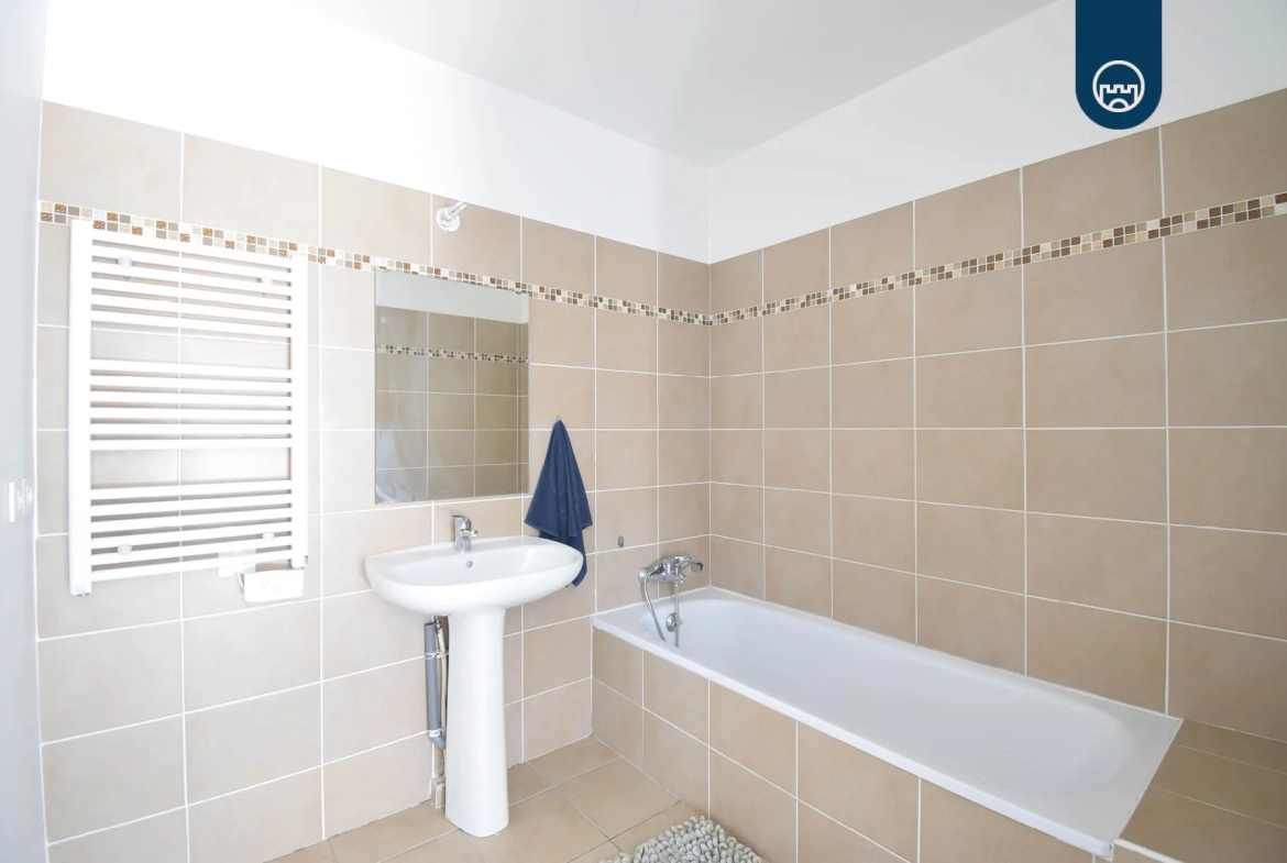 Appartement 2 pièces de 46 m² à Nice avec terrasse en vente proche commodités 