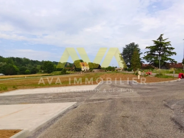 Terrain constructible de 1029 m² à Navarrenx, environnement calme 