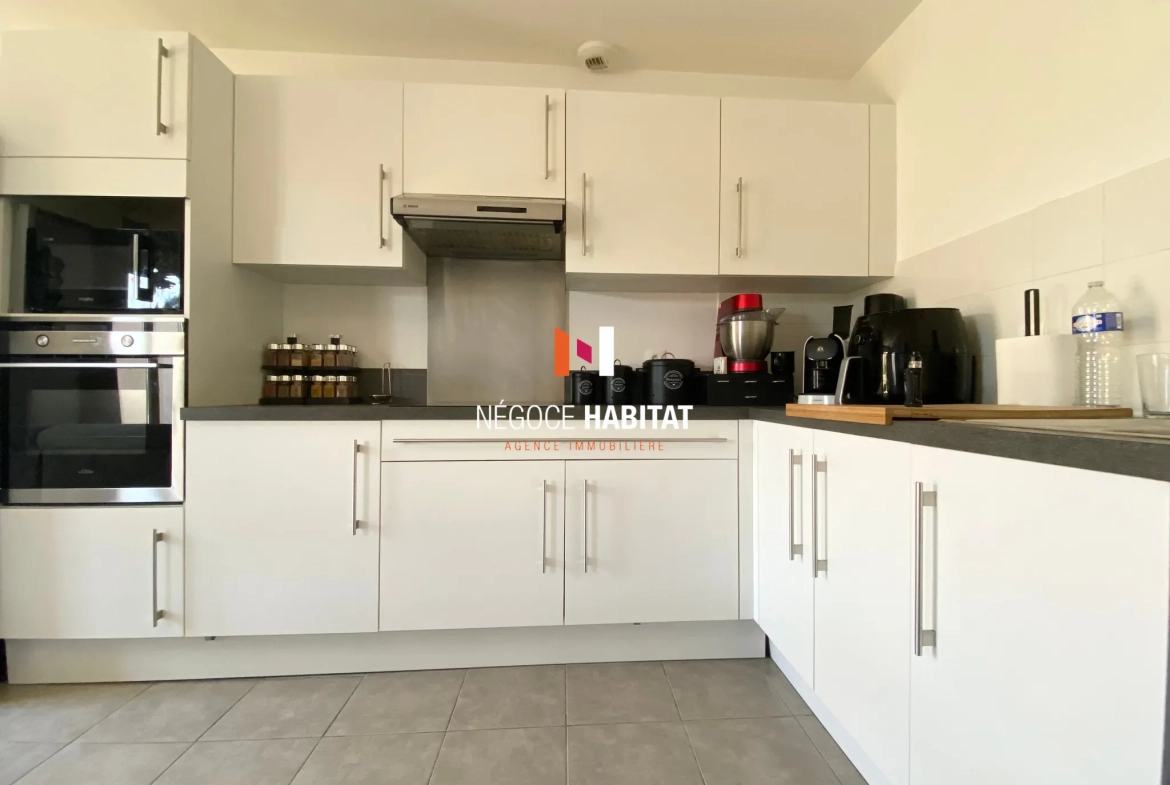 Villa T4 avec terrasse et garage à Beauvoisin, 90 m² 