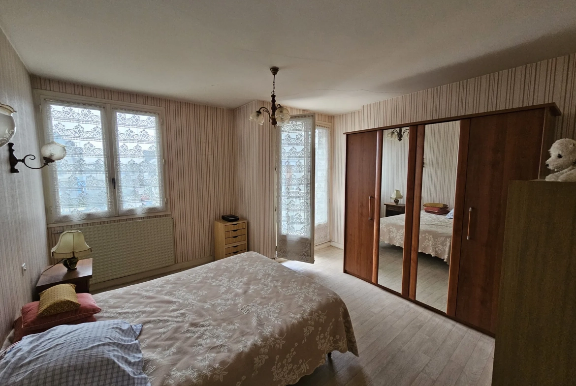 Appartement 100 m² en centre-ville de Vierzon avec parking et mobilier inclus 