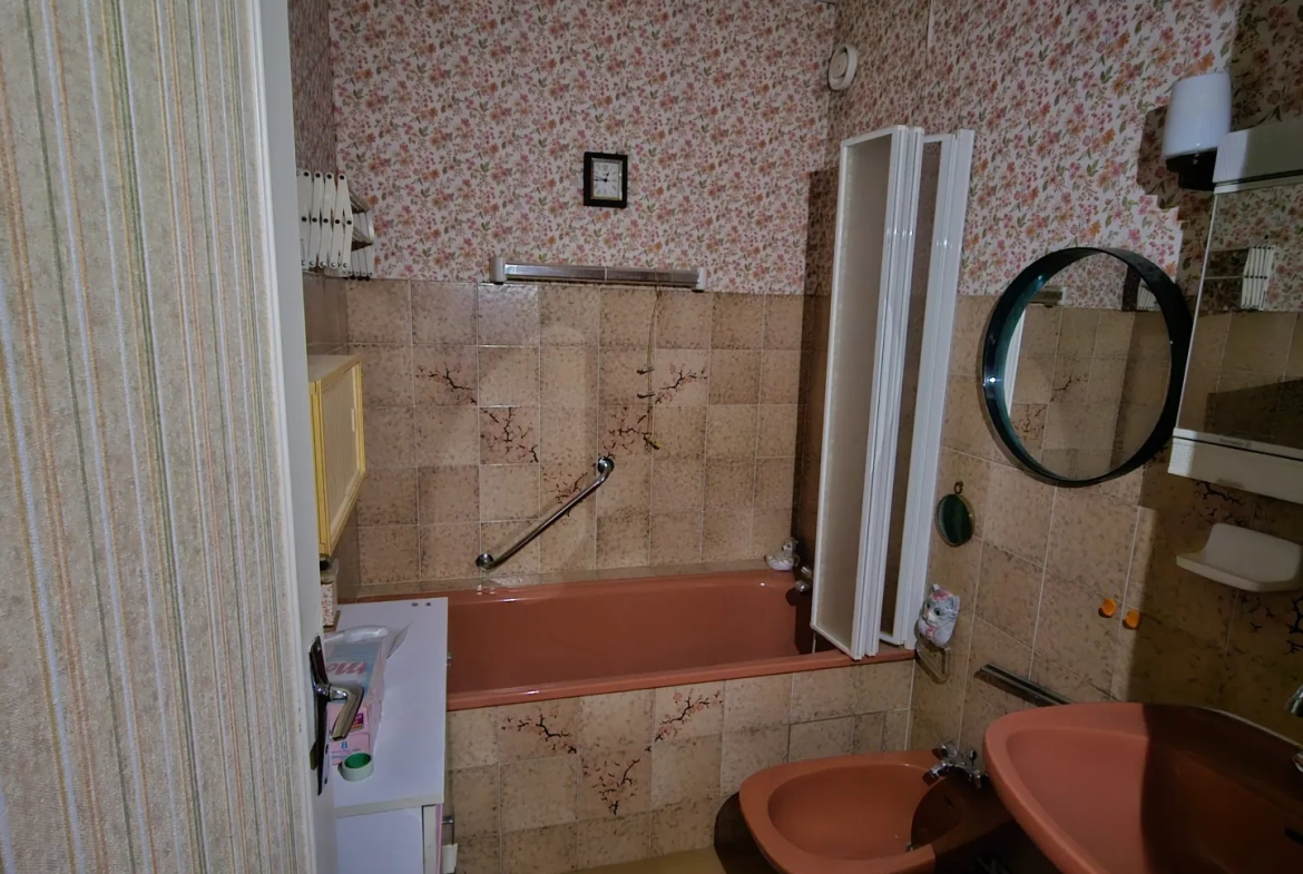 Appartement 100 m² en centre-ville de Vierzon avec parking et mobilier inclus 