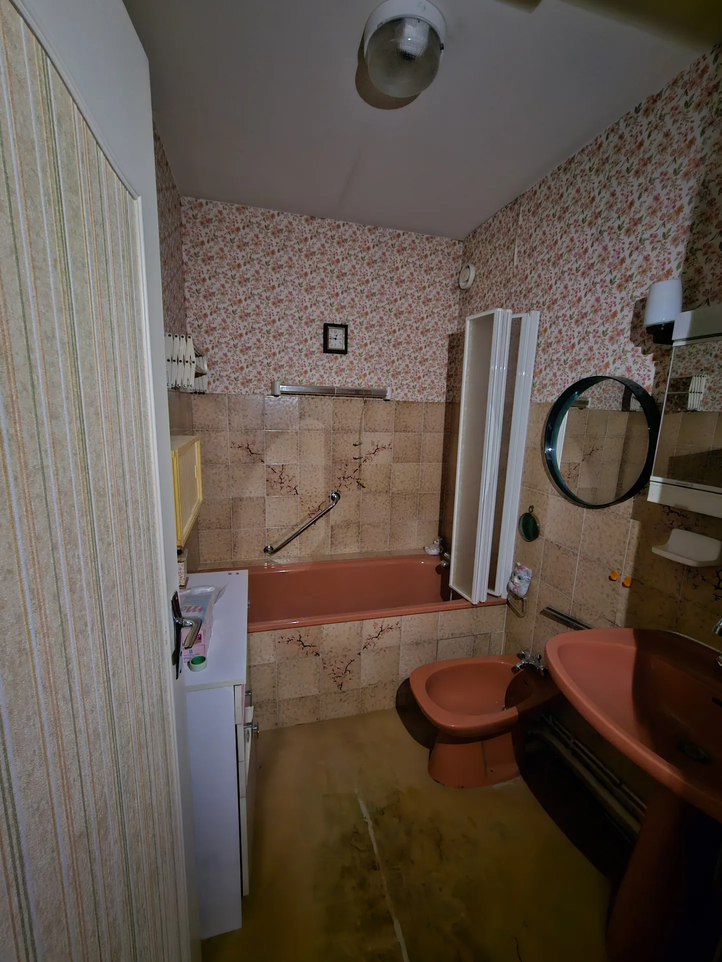 Appartement 100 m² en centre-ville de Vierzon avec parking et mobilier inclus 
