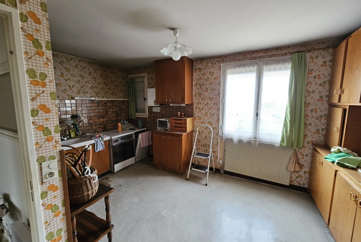 Appartement 100 m² en centre-ville de Vierzon avec parking et mobilier inclus 