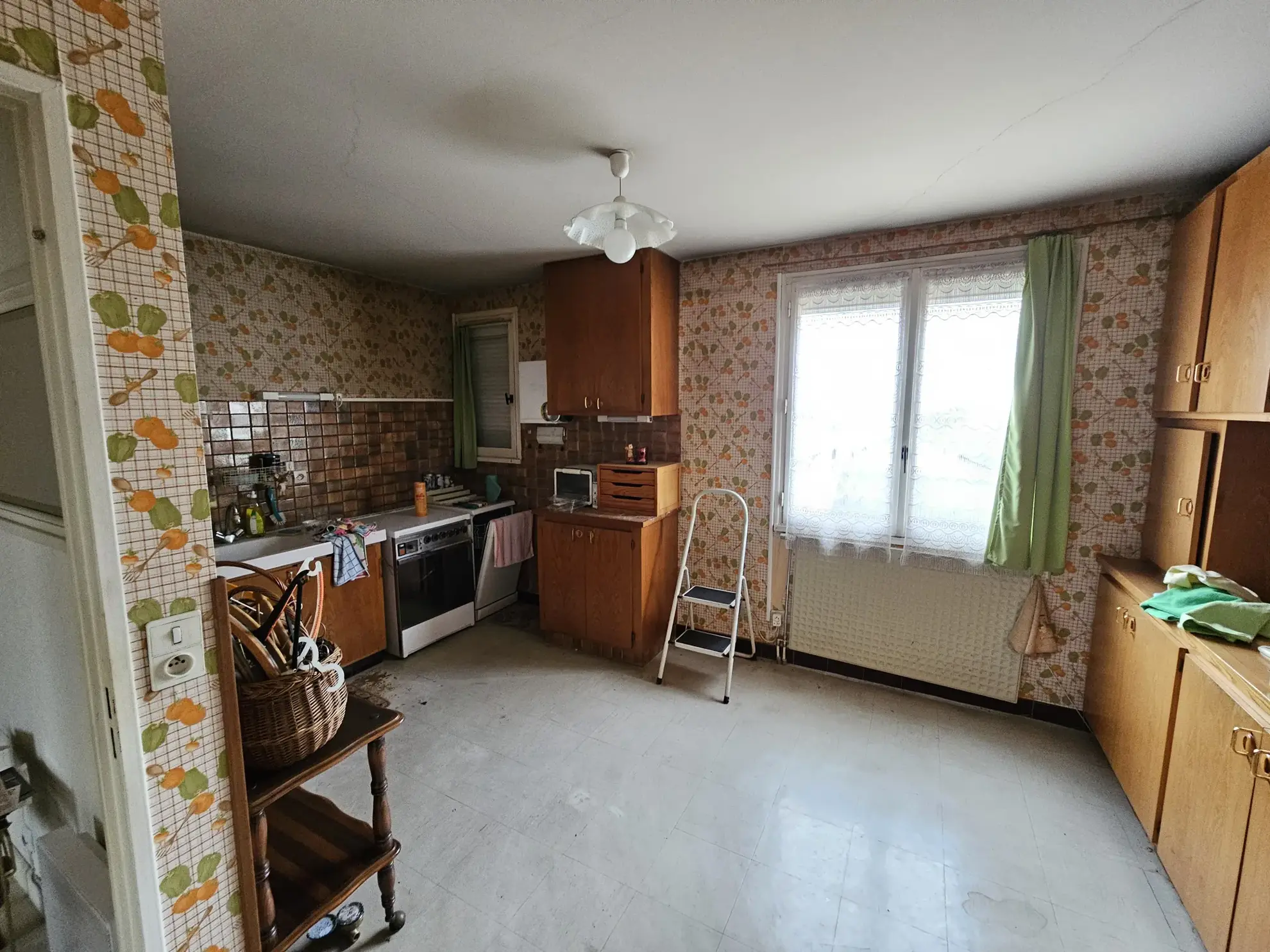 Appartement 100 m² en centre-ville de Vierzon avec parking et mobilier inclus 
