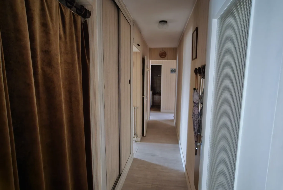 Appartement 100 m² en centre-ville de Vierzon avec parking et mobilier inclus 